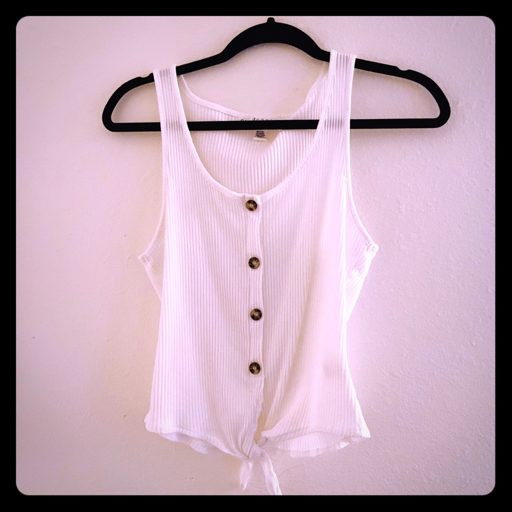 Cute Summertime Button Tank! 💛